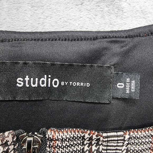 Torrid Studio Top Womens 0 12/L Black Red White Plaid Square Neck Zip Up Corset - Picture 3 of 9